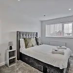 Pass The Keys Modern 3 Bed House Near Etihad Stadium