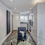 Pass The Keys Modern 3 Bed House Near Etihad Stadium