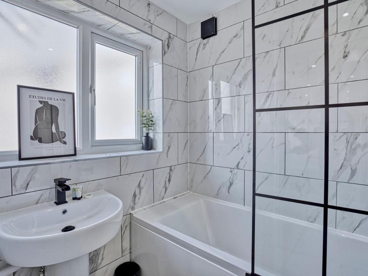 Pass The Keys Modern 3 Bed House Near Etihad Stadium