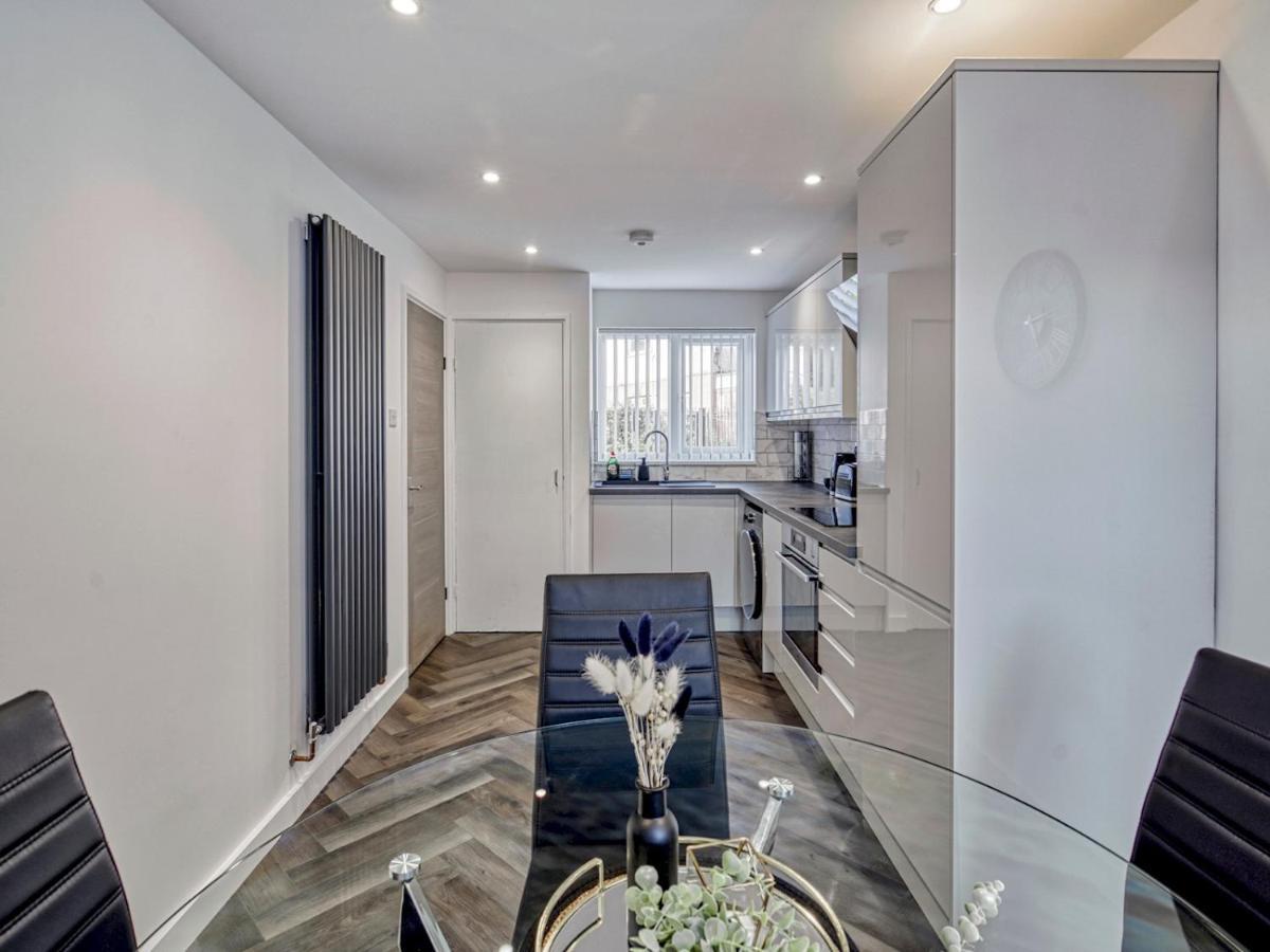 Pass The Keys Modern 3 Bed House Near Etihad Stadium *